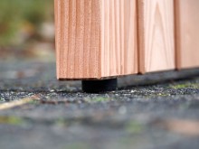 Abstand zum Boden schaffen Möbelgleiter - auch für empfindlichen Untergrund geeignet.