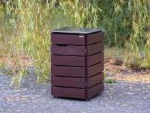 1er Mülltonnenbox 120 L / mit Edelstahl-Deckel / Oberfläche: Schokoladenbraun